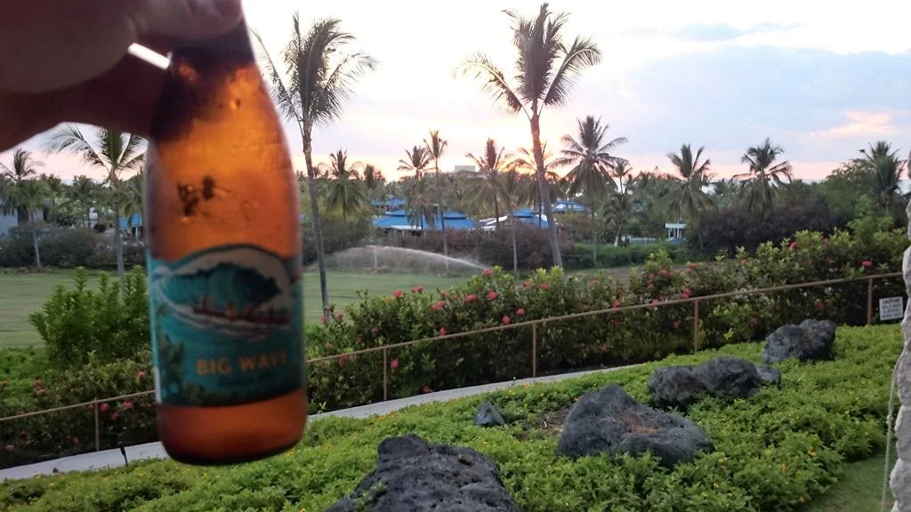 ビールを飲みながら夕日を見る