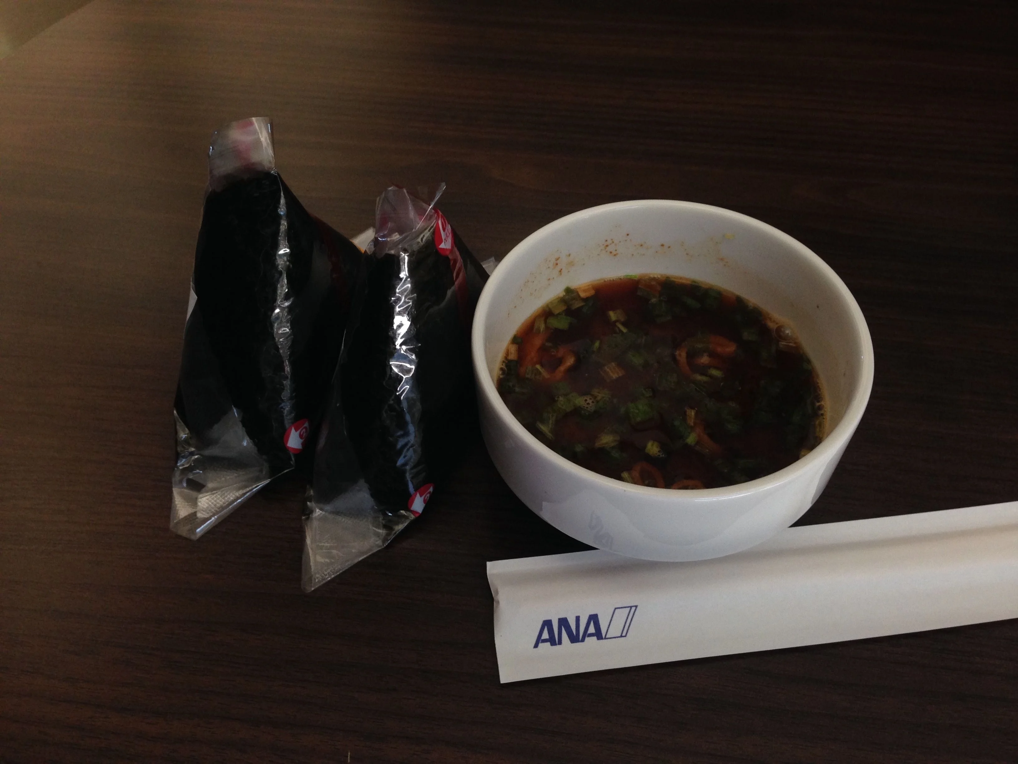 ラウンジで食事