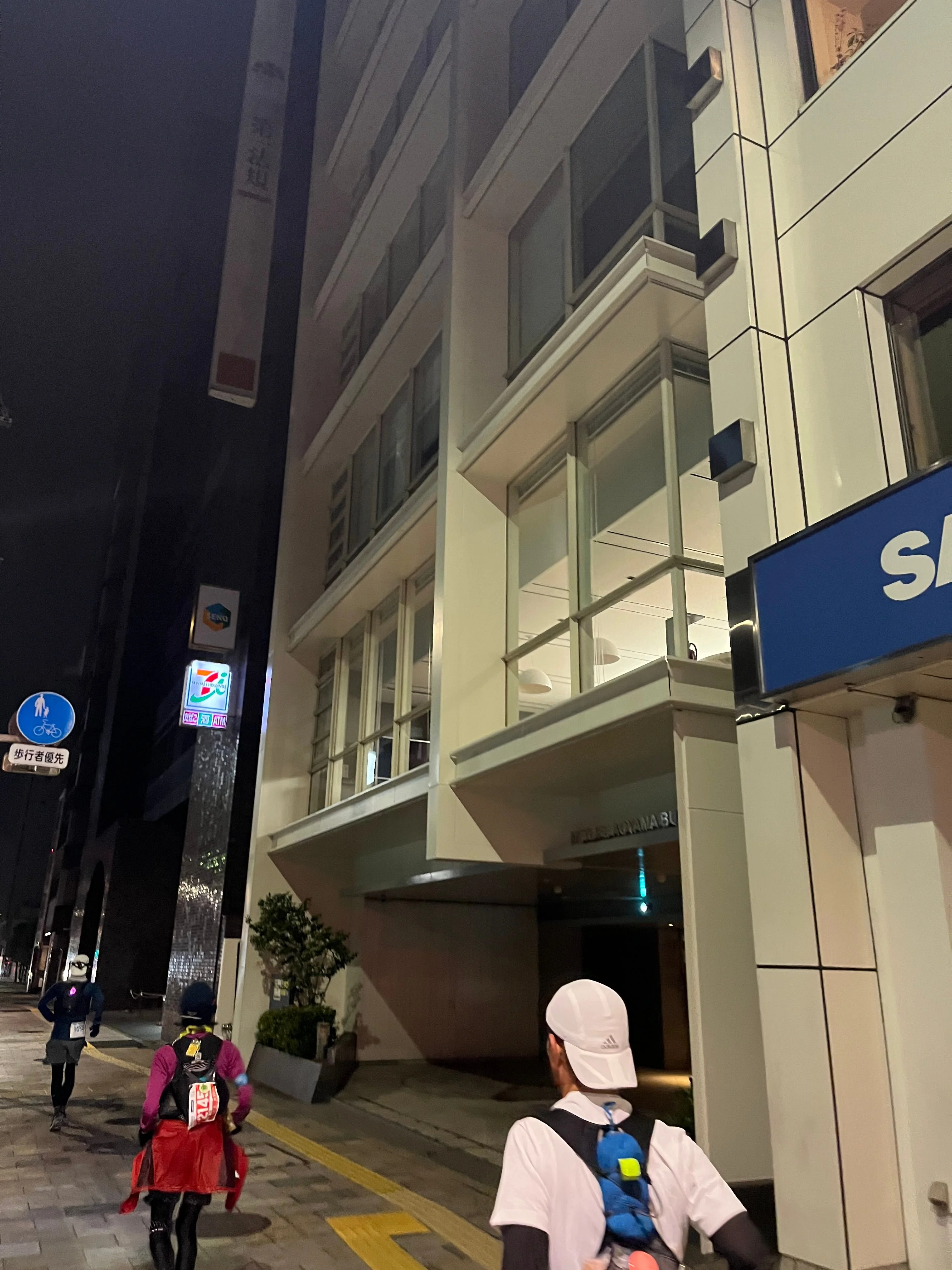 途中会社の前を通過