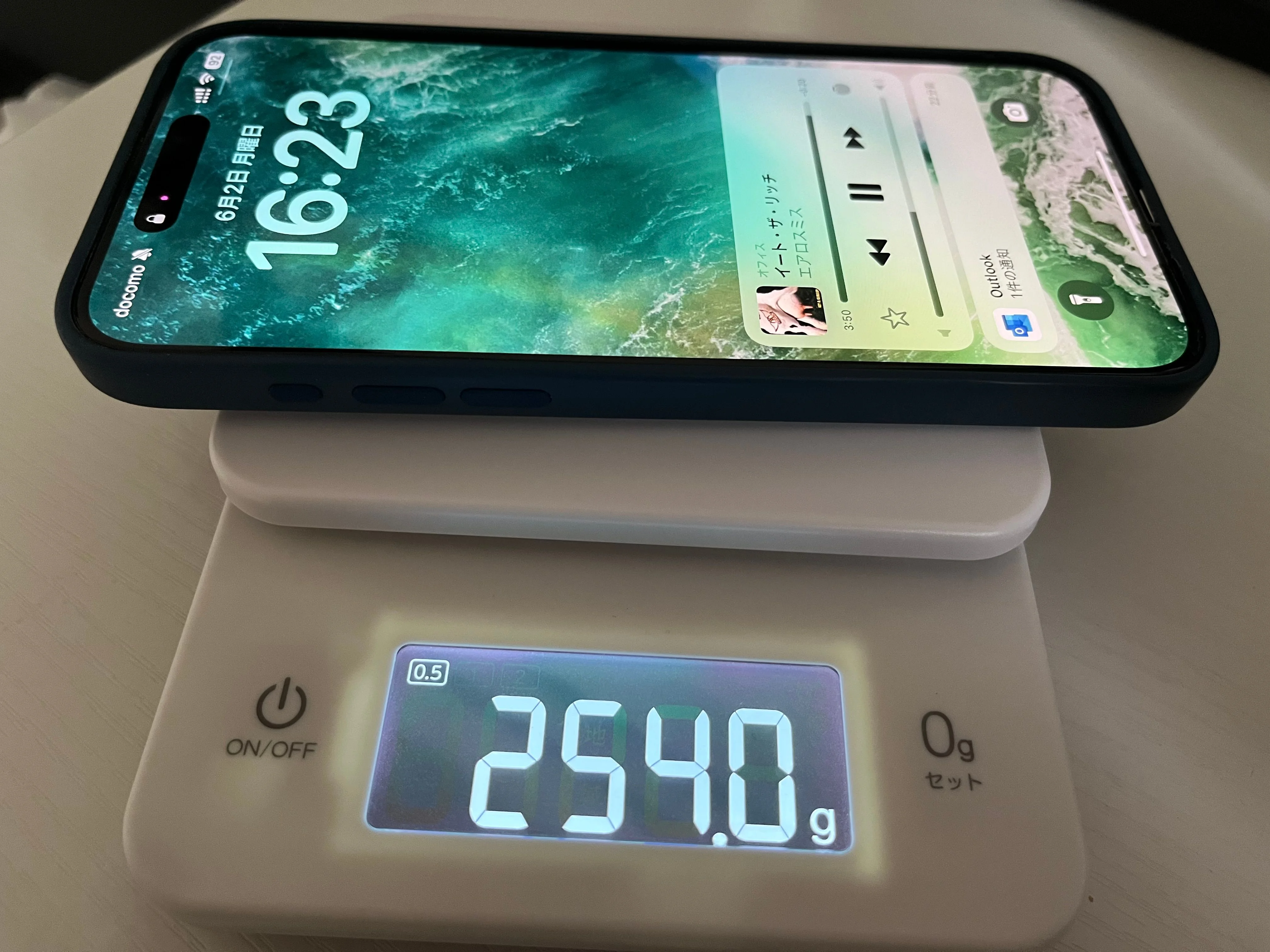 iPhone 15 Pro Max とケース