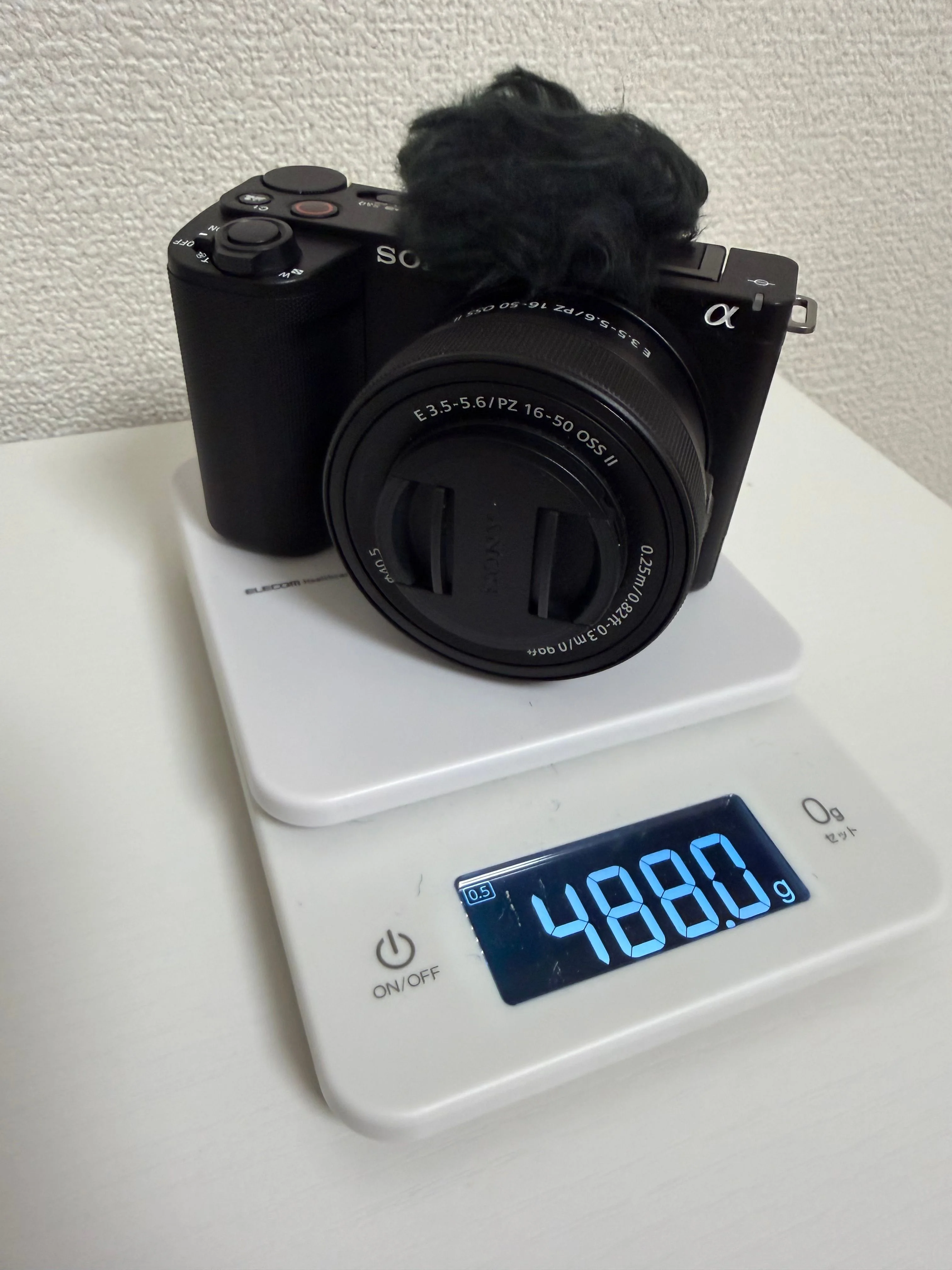 カメラと付属レンズで 488g