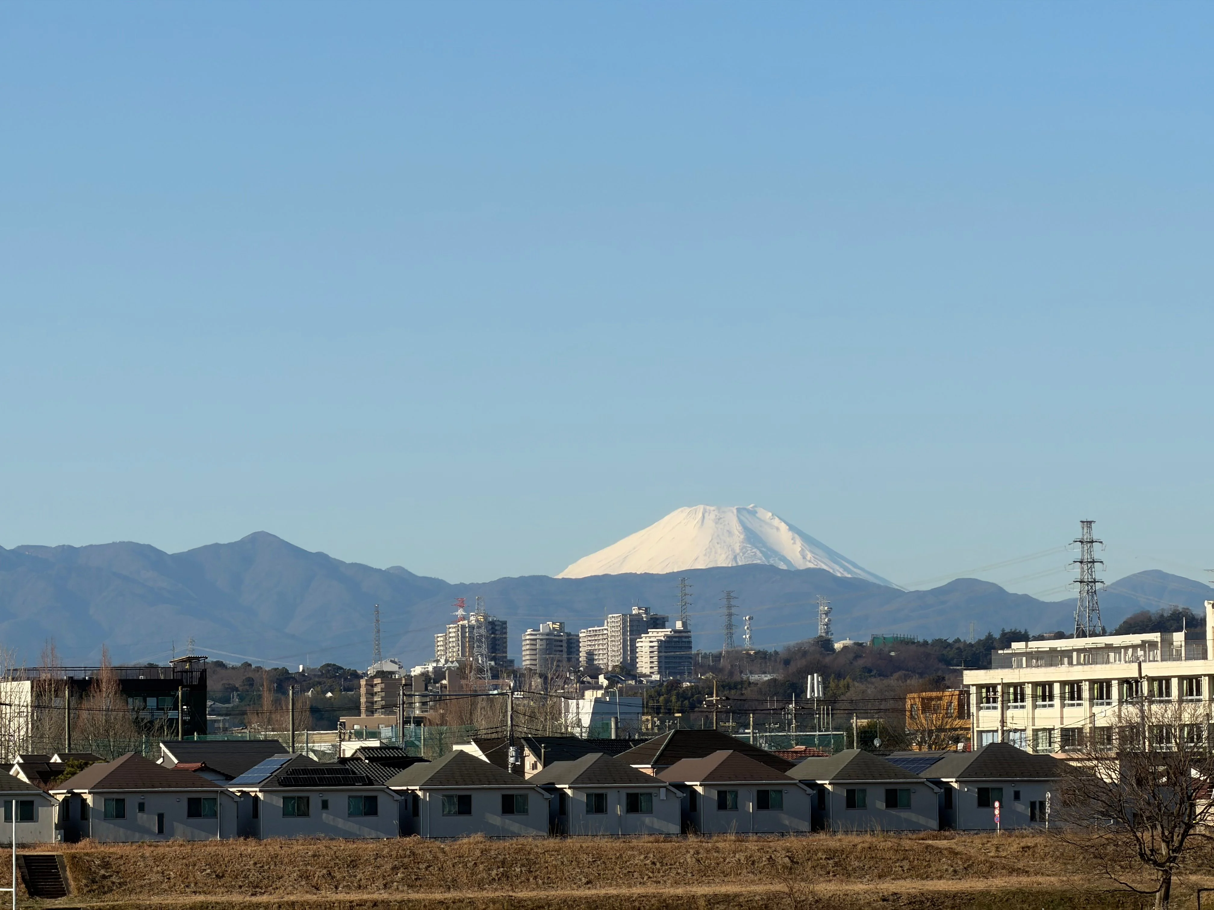 望遠カメラ 100mm - ISO 16 200 mm ƒ2.8 1/735s - 4032 × 3024