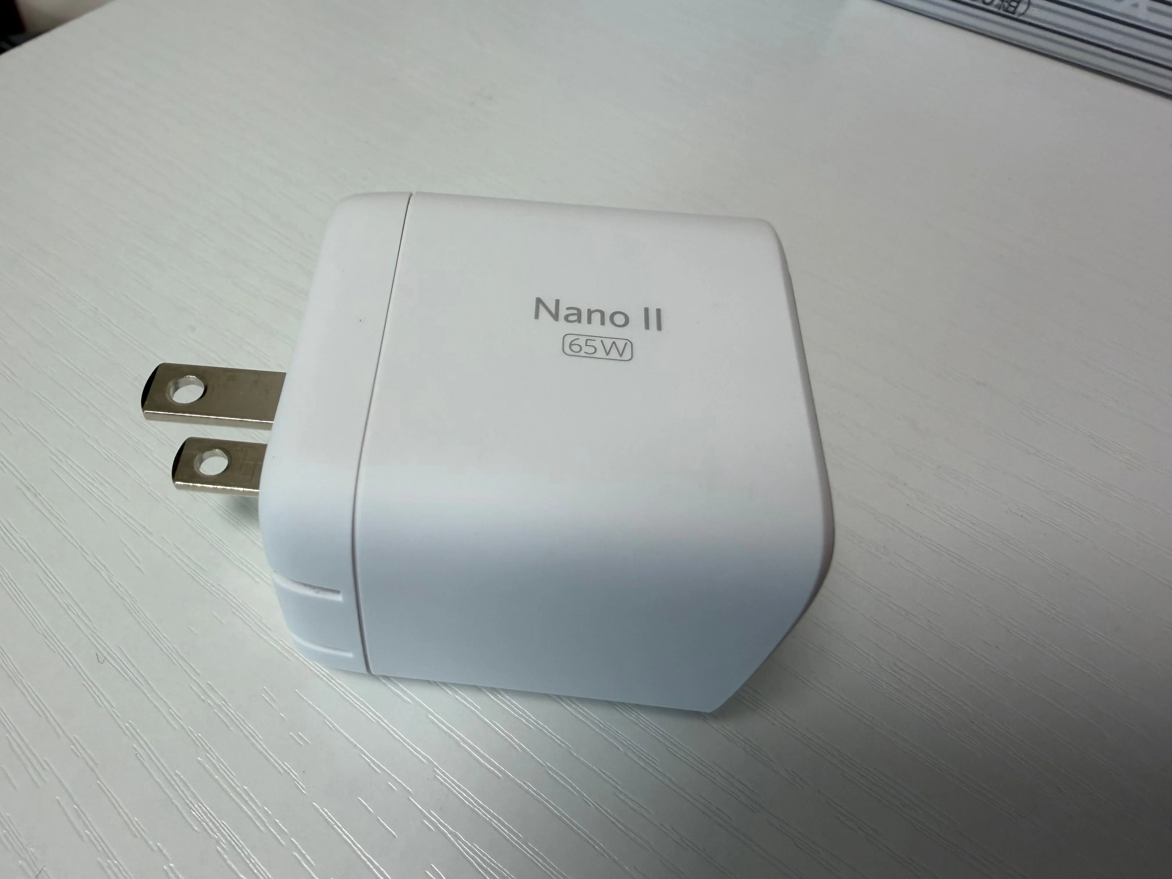何かと役立つ小型 AC アダプター Anker Nano II 65W
