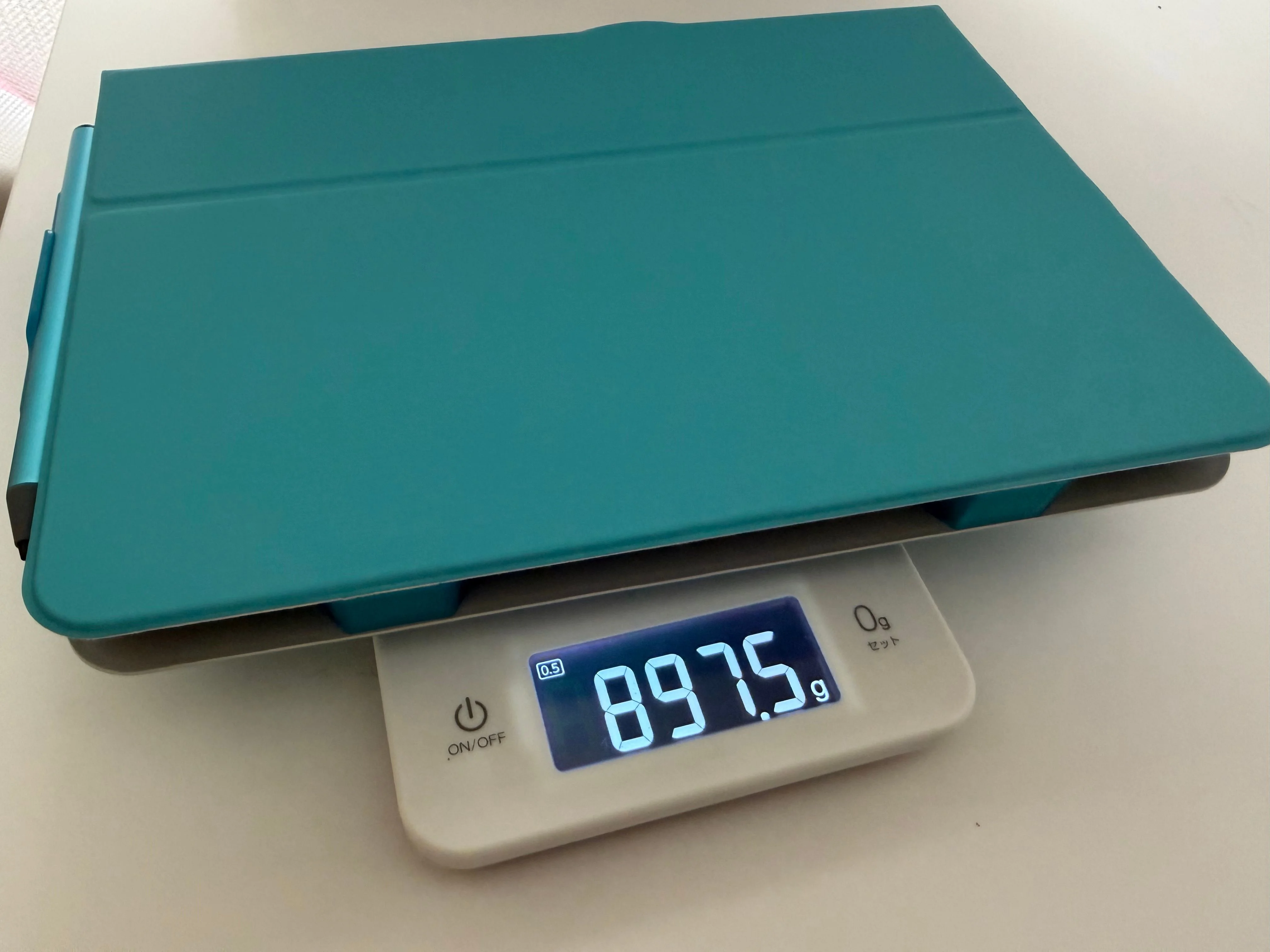 ケースと組み合わせた重量は iPad Air の組み合わせより少し重いだけ