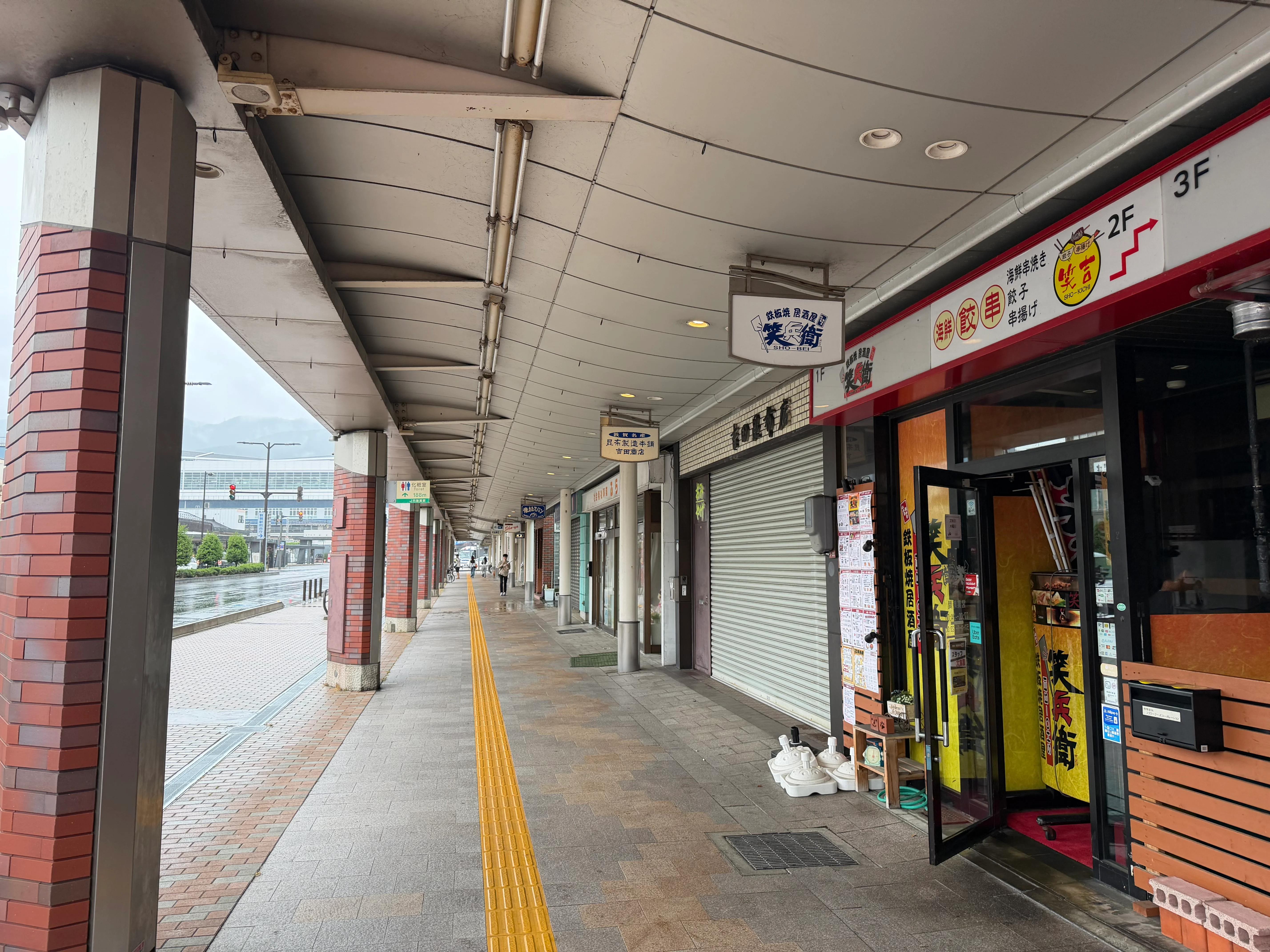 お店は開いていても少し