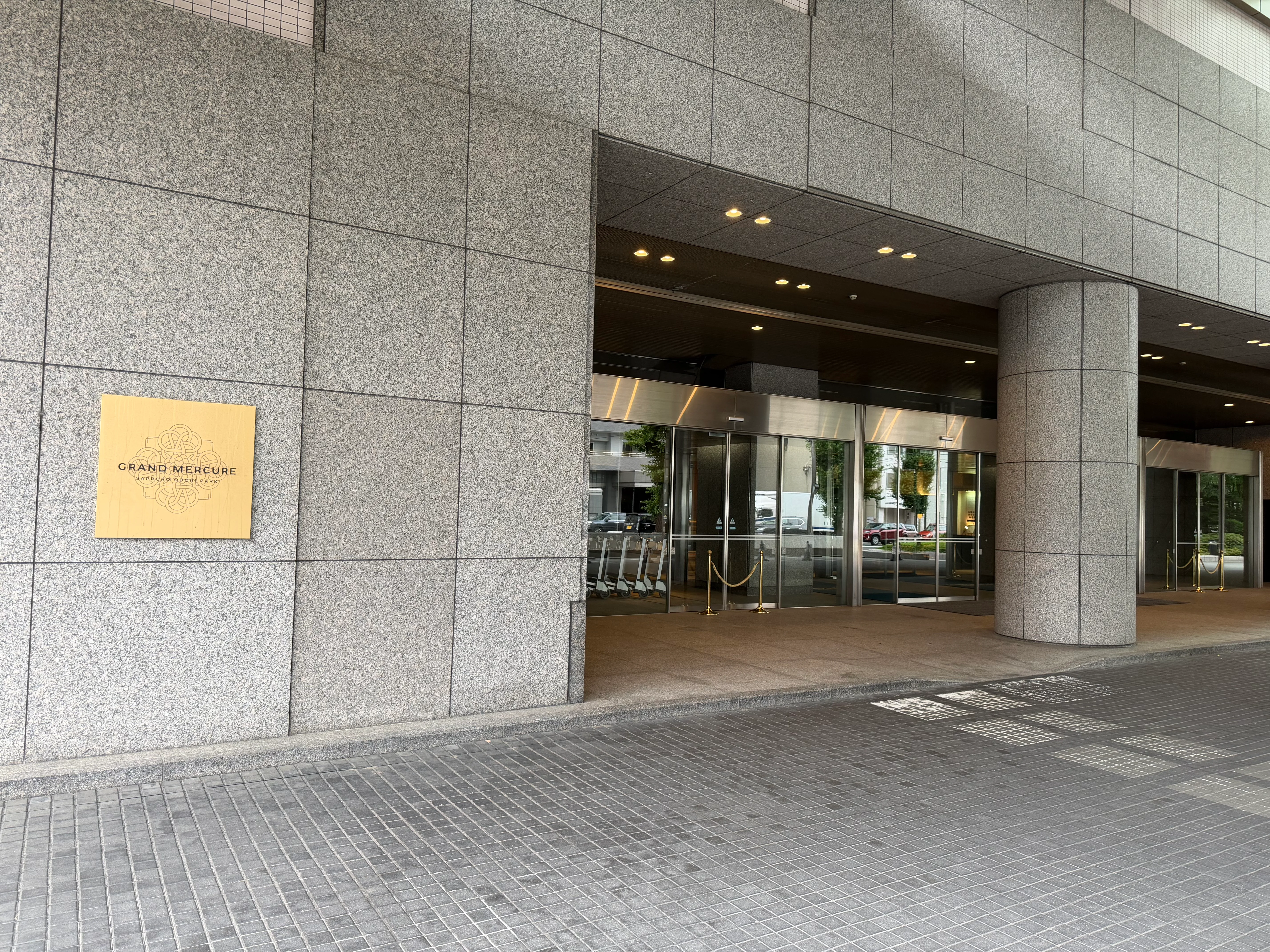 ホテルの看板