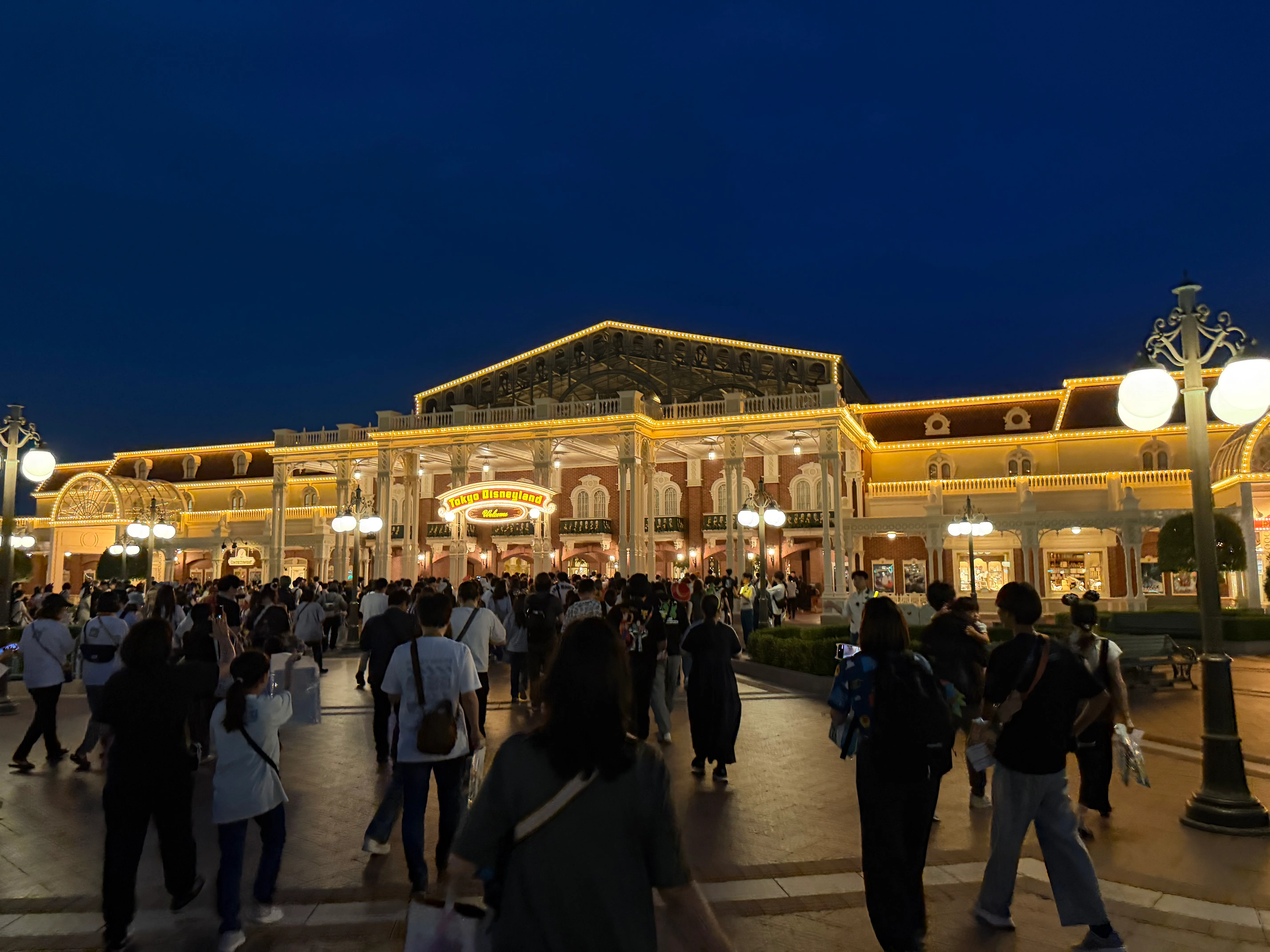 ディズニーランドに入ってすぐのところ