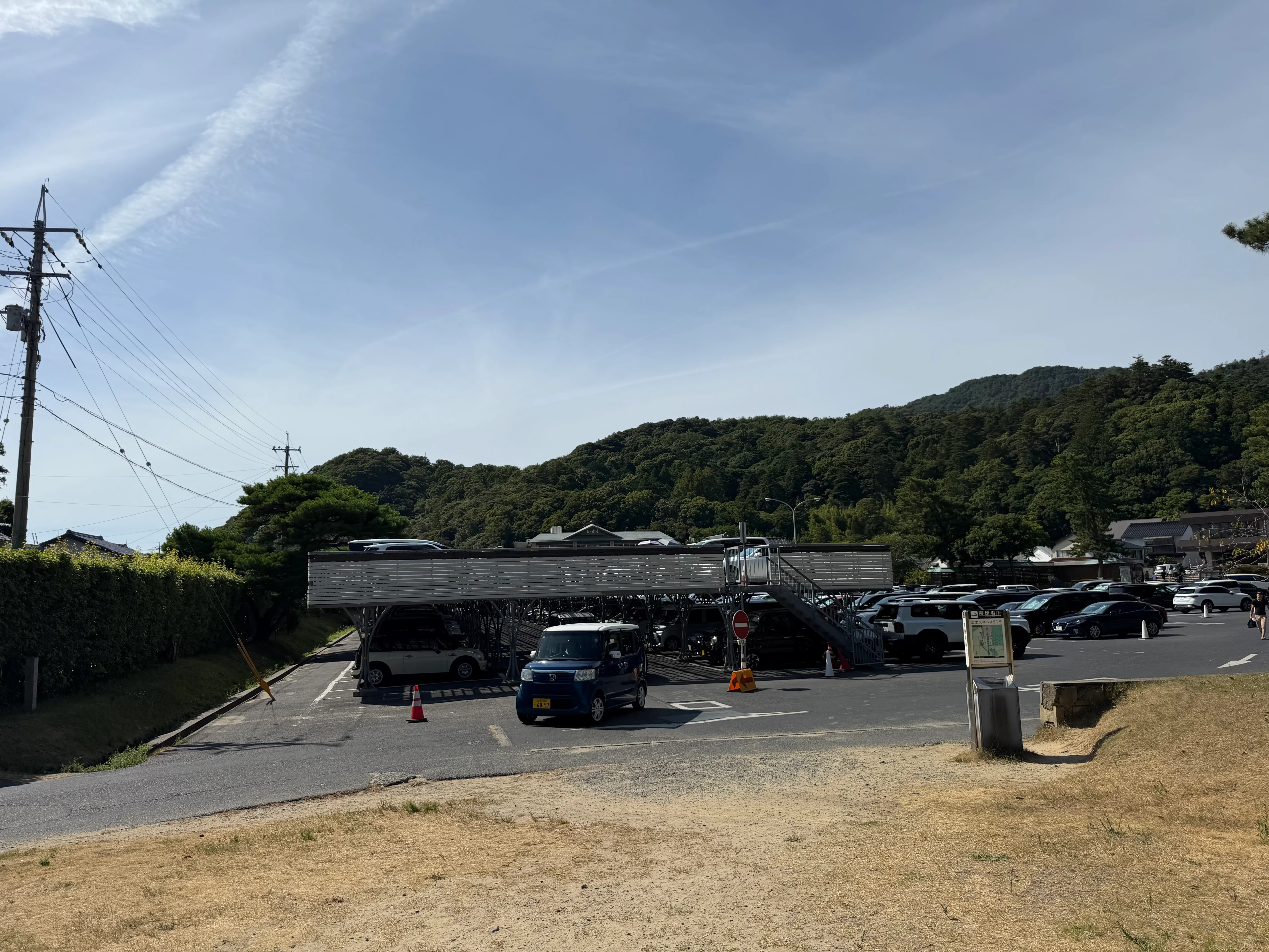 駐車場も運良く立体の下に置けた