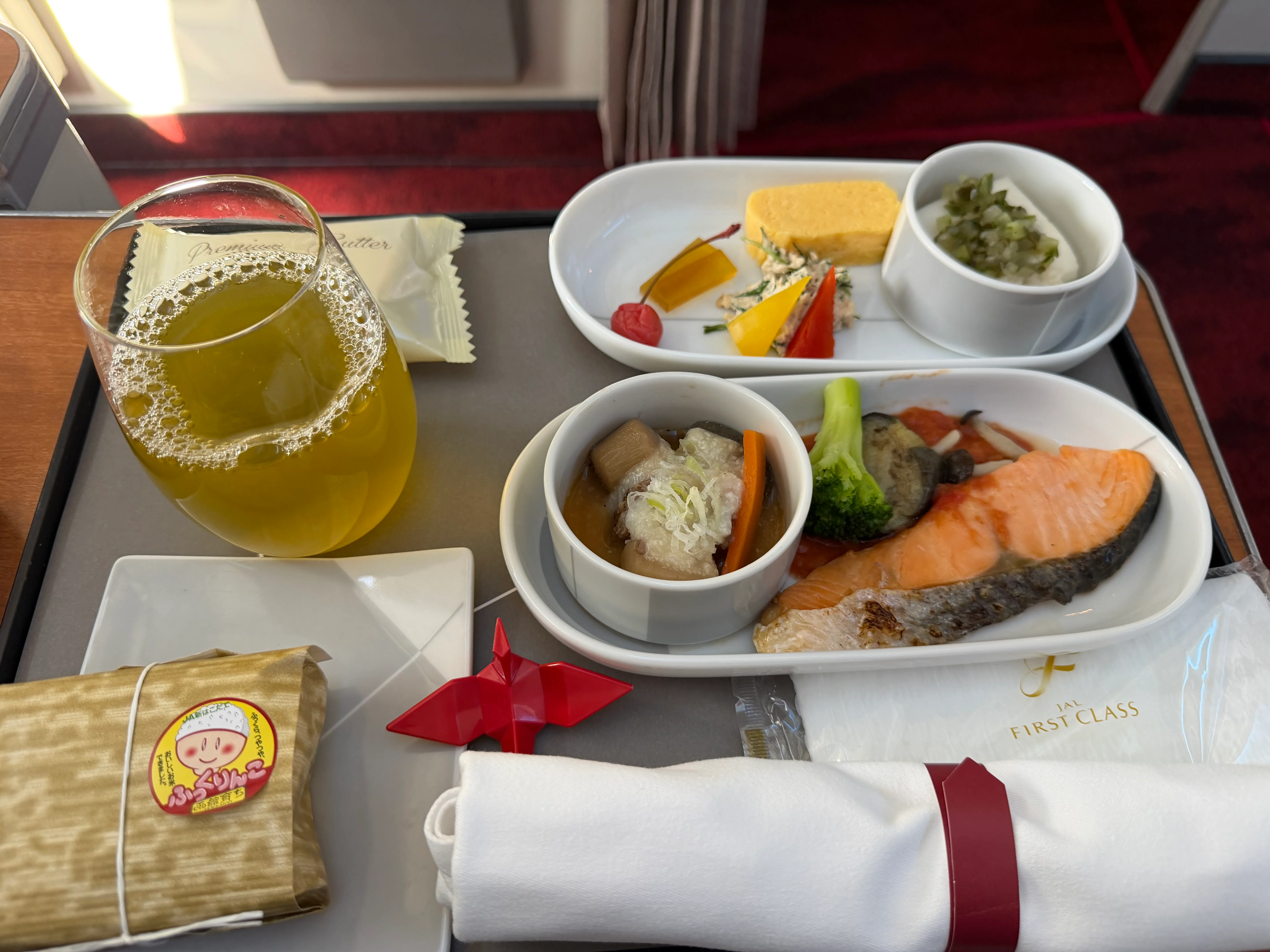 久しぶりに国内線のファーストクラスの食事を